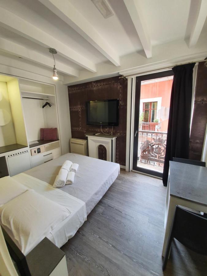 Emphasis Suites & Rooms Кальяри Экстерьер фото