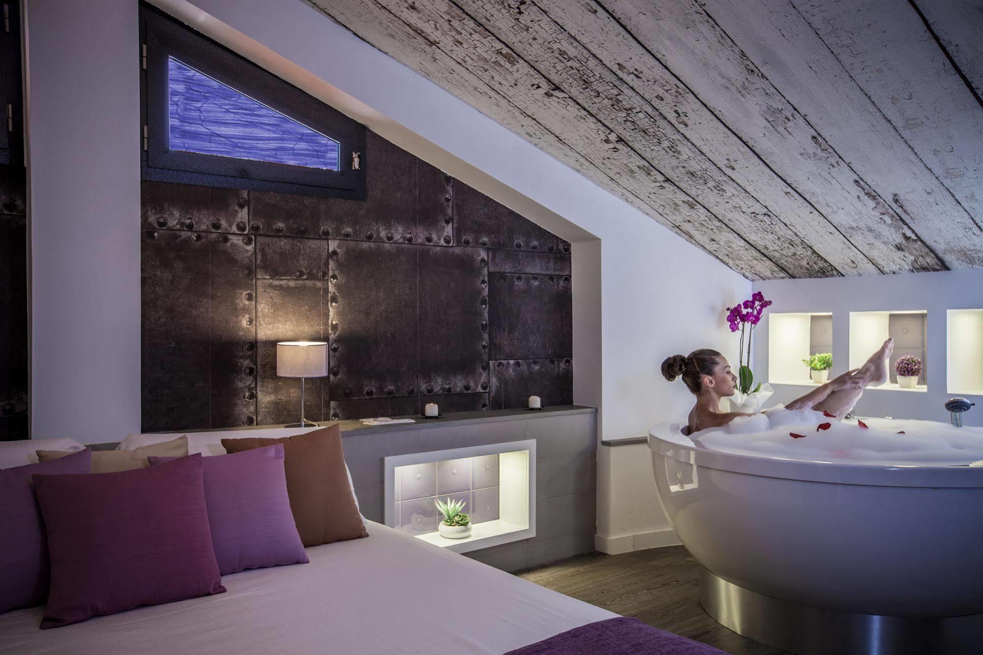 Emphasis Suites & Rooms Кальяри Экстерьер фото